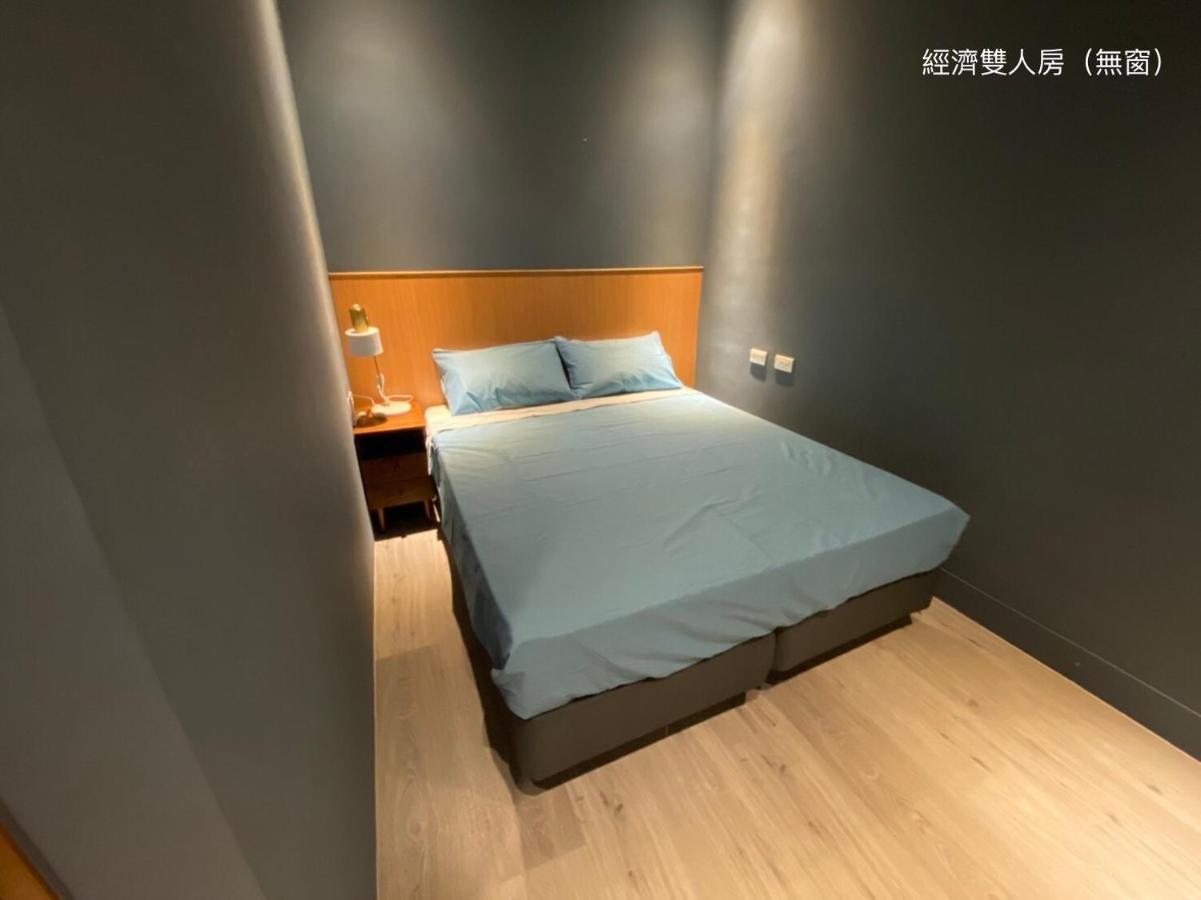 良文旅2館ryou Hotel Vintage - II ไถหนาน ภายนอก รูปภาพ
