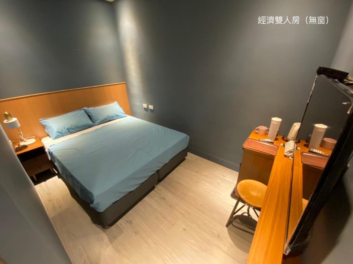 良文旅2館ryou Hotel Vintage - II ไถหนาน ภายนอก รูปภาพ