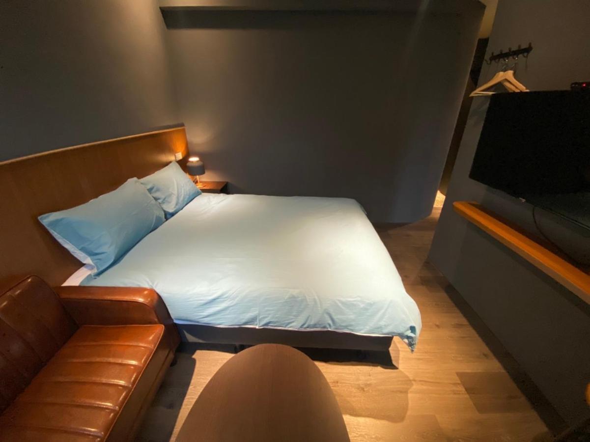 良文旅2館ryou Hotel Vintage - II ไถหนาน ภายนอก รูปภาพ