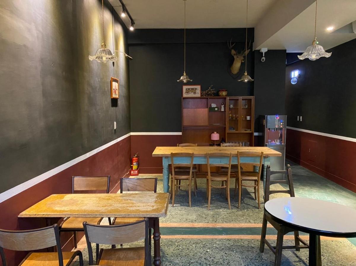 良文旅2館ryou Hotel Vintage - II ไถหนาน ภายนอก รูปภาพ