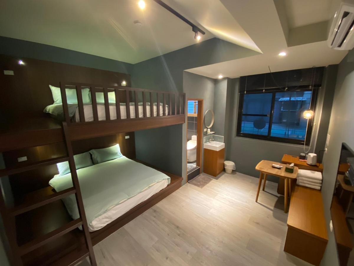 良文旅2館ryou Hotel Vintage - II ไถหนาน ภายนอก รูปภาพ