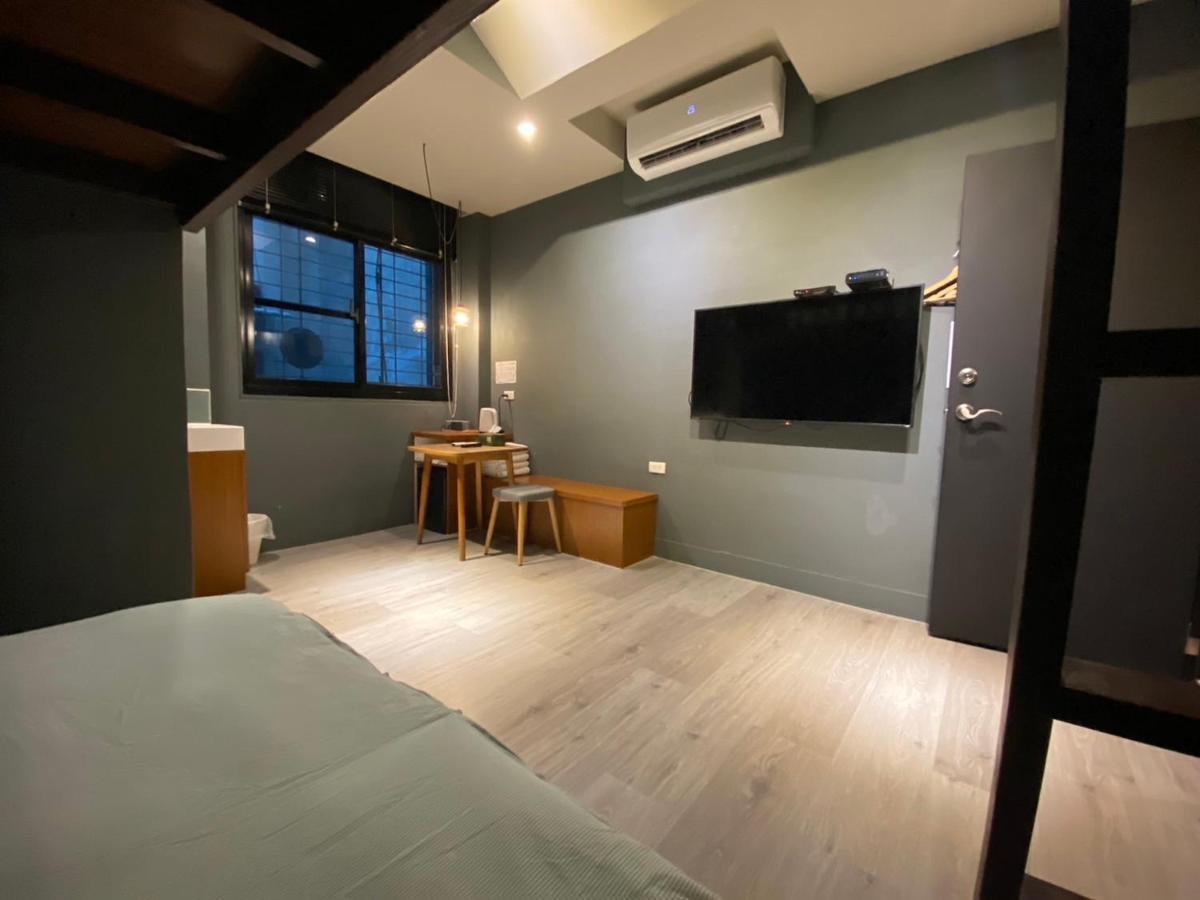 良文旅2館ryou Hotel Vintage - II ไถหนาน ภายนอก รูปภาพ