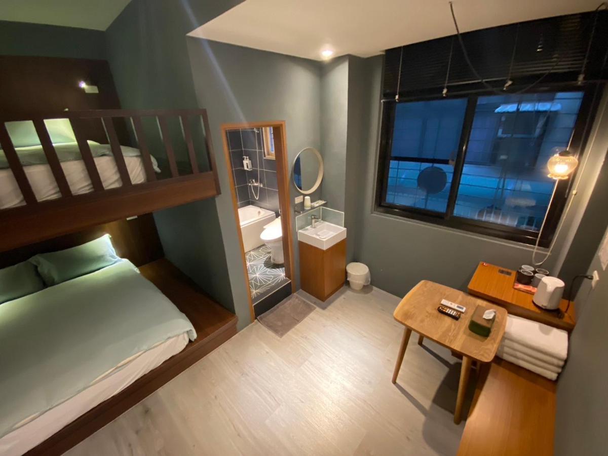 良文旅2館ryou Hotel Vintage - II ไถหนาน ภายนอก รูปภาพ