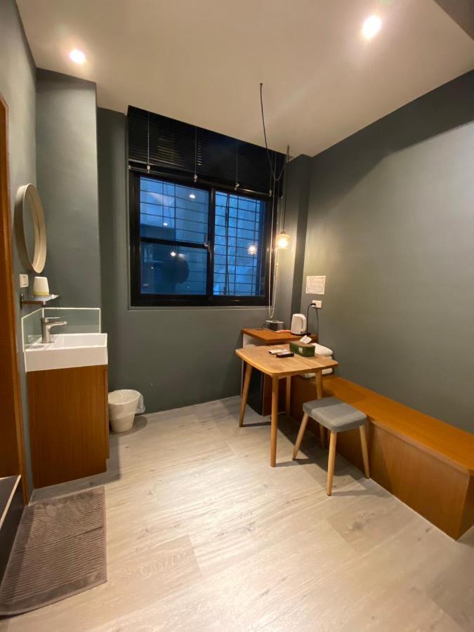 良文旅2館ryou Hotel Vintage - II ไถหนาน ภายนอก รูปภาพ