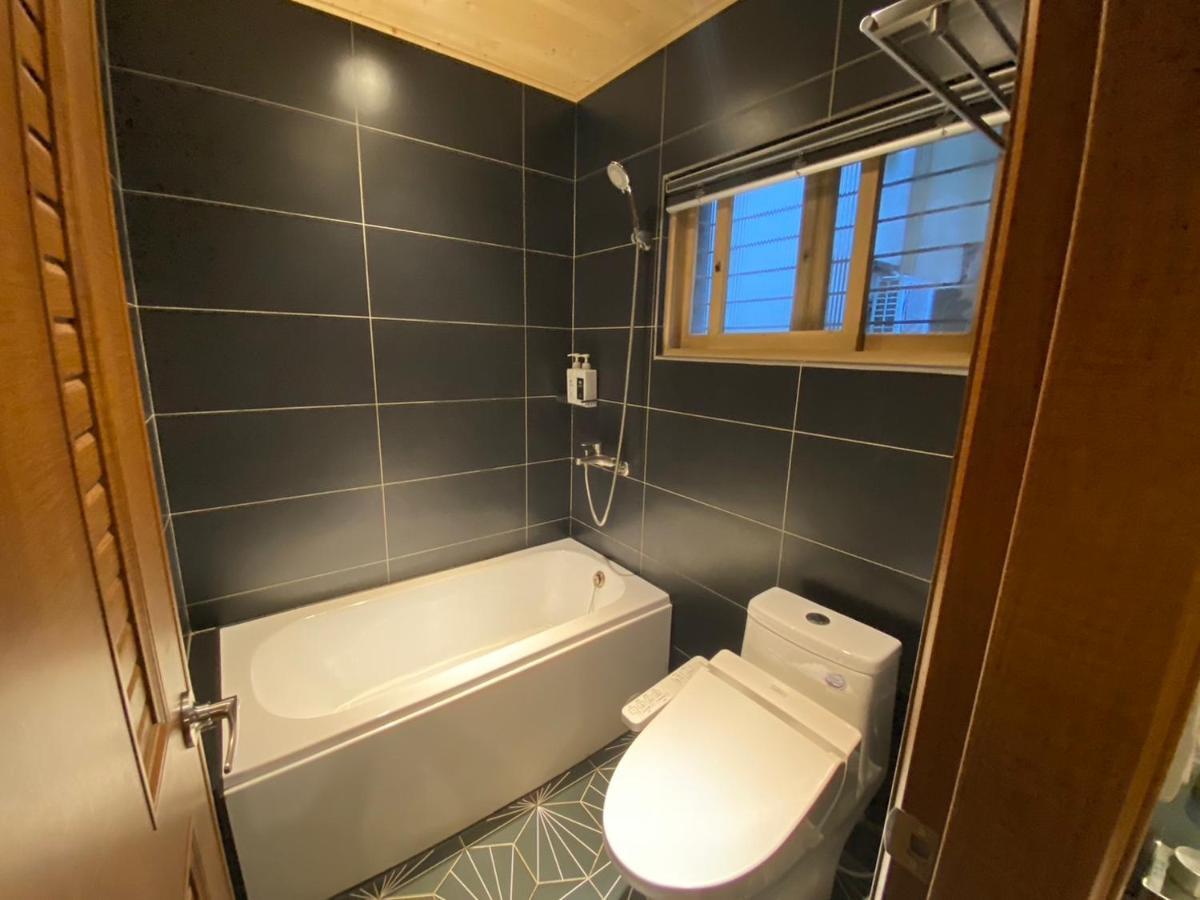 良文旅2館ryou Hotel Vintage - II ไถหนาน ภายนอก รูปภาพ
